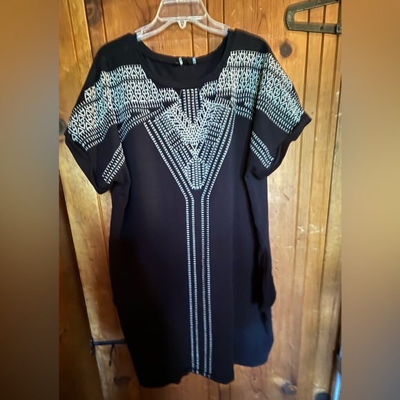 Havana Nights tunic dress black and white with pockets. - Picture 3 of 7